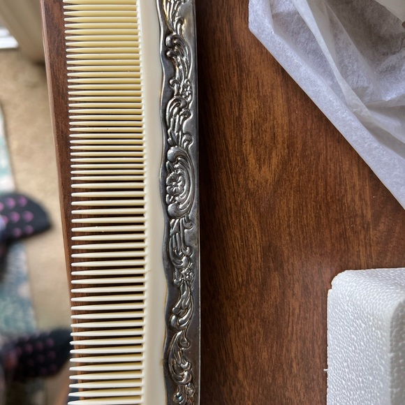 VINTAGE INTERNATIONAL SILVER COMPANY GROOMING KIT (x2)!!! - Picture 6 of 9